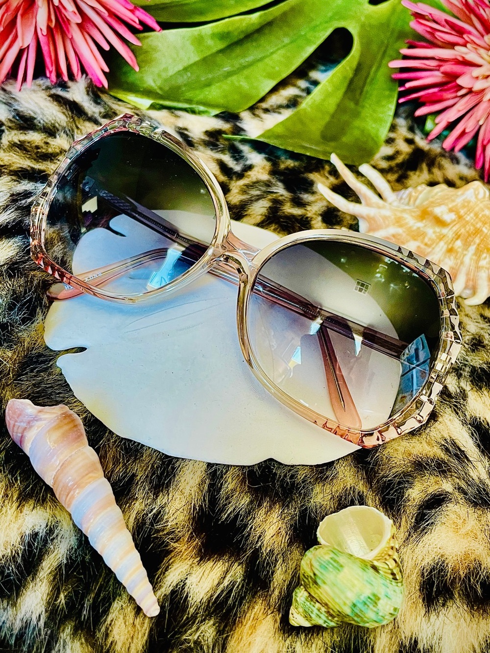 ♥️Stylish Oversized Gradient Lens Sunglasses - Pink and gray, tint blue lens